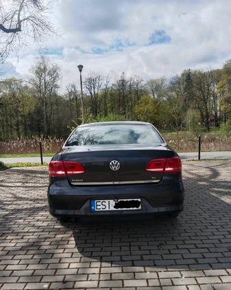 Volkswagen Passat cena 28300 przebieg: 268000, rok produkcji 2011 z Sieradz małe 254